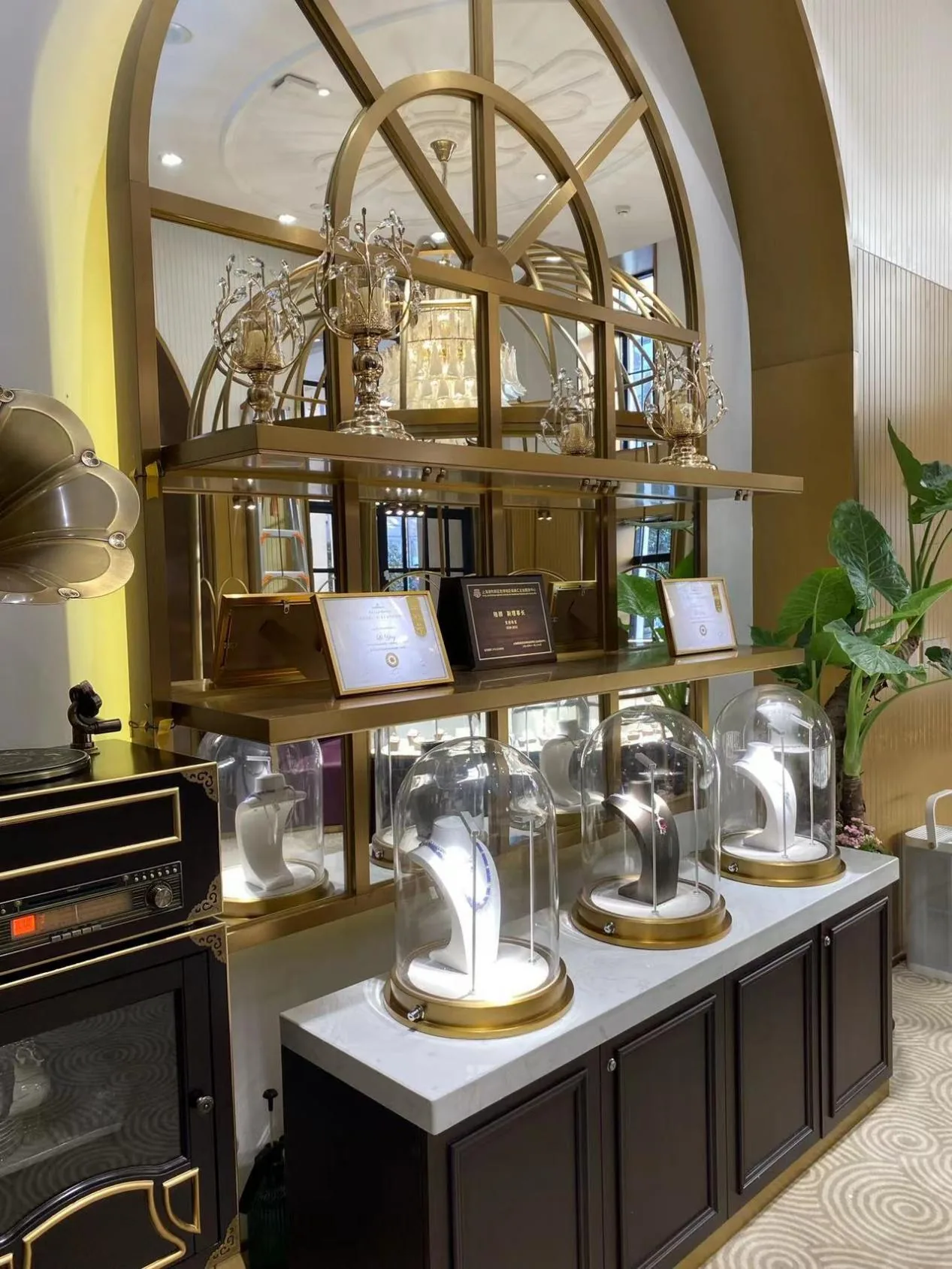 Jewelry display lighting